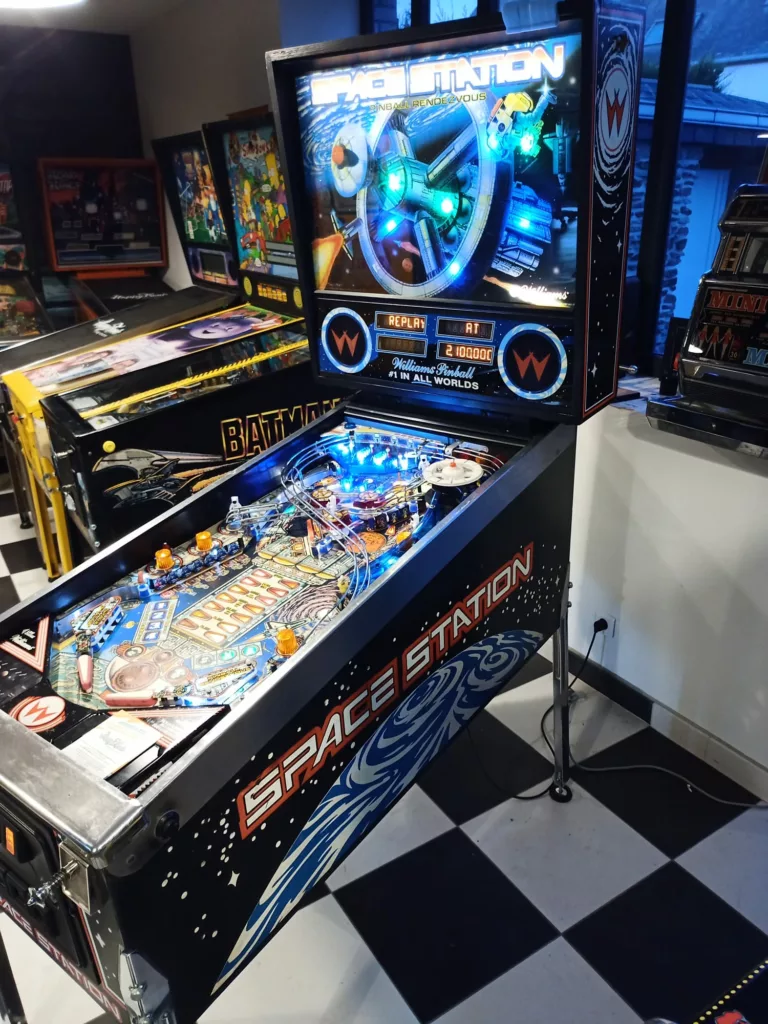 Flipper Williams Space Station 1987 - vue de côté -