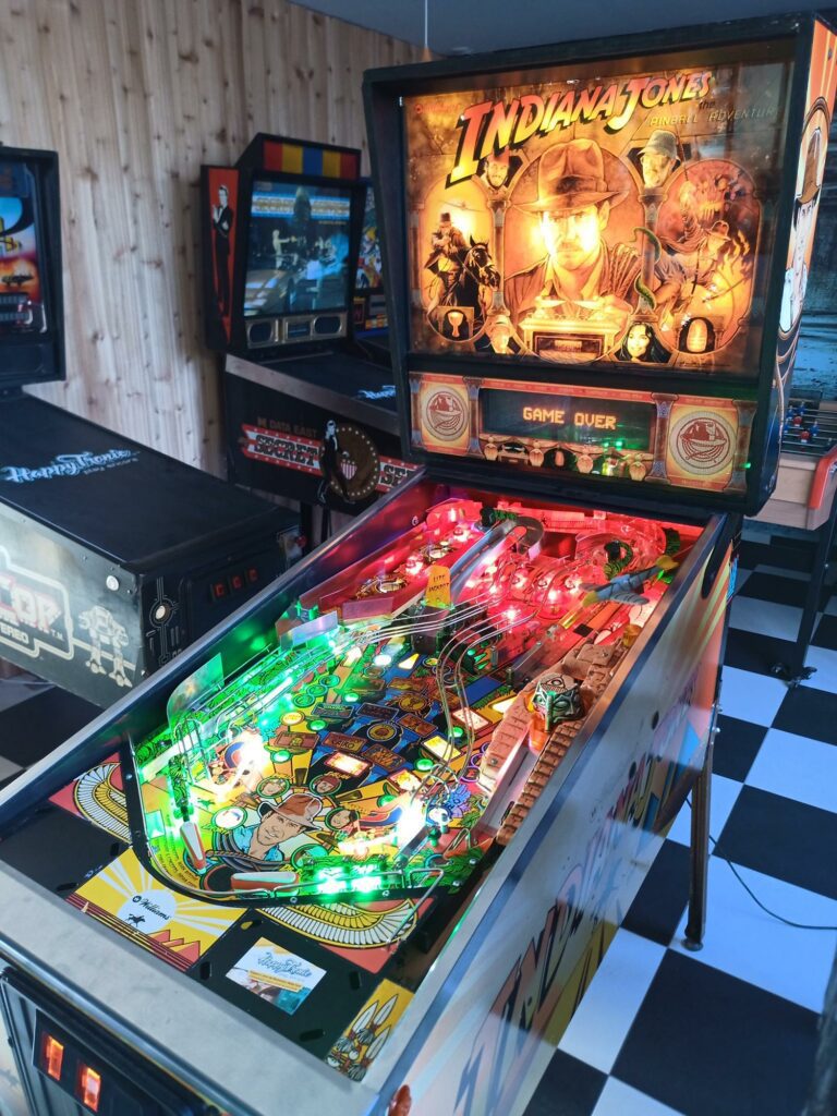 Flipper Indiana Jones the pinball adventure- 1993 - vue de côté droit