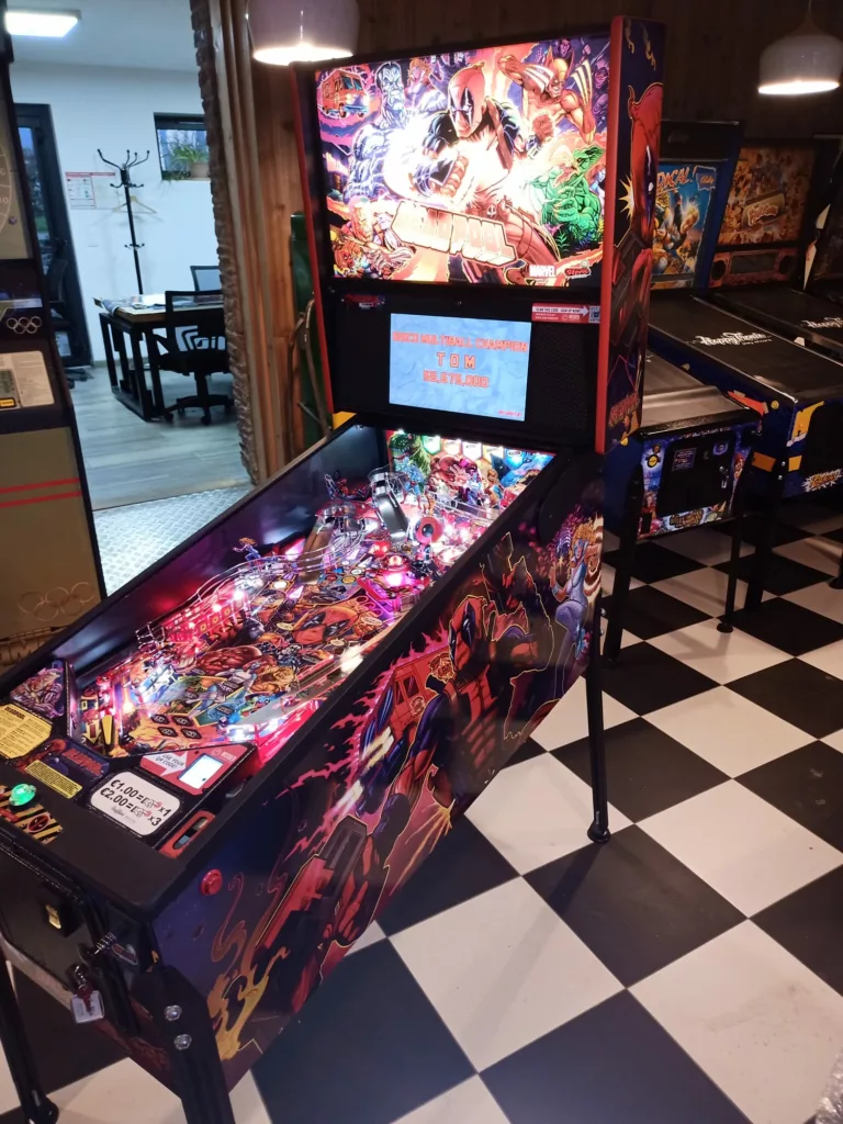 Flipper Stern Dead Pool Pro - 2018 - vue coté -