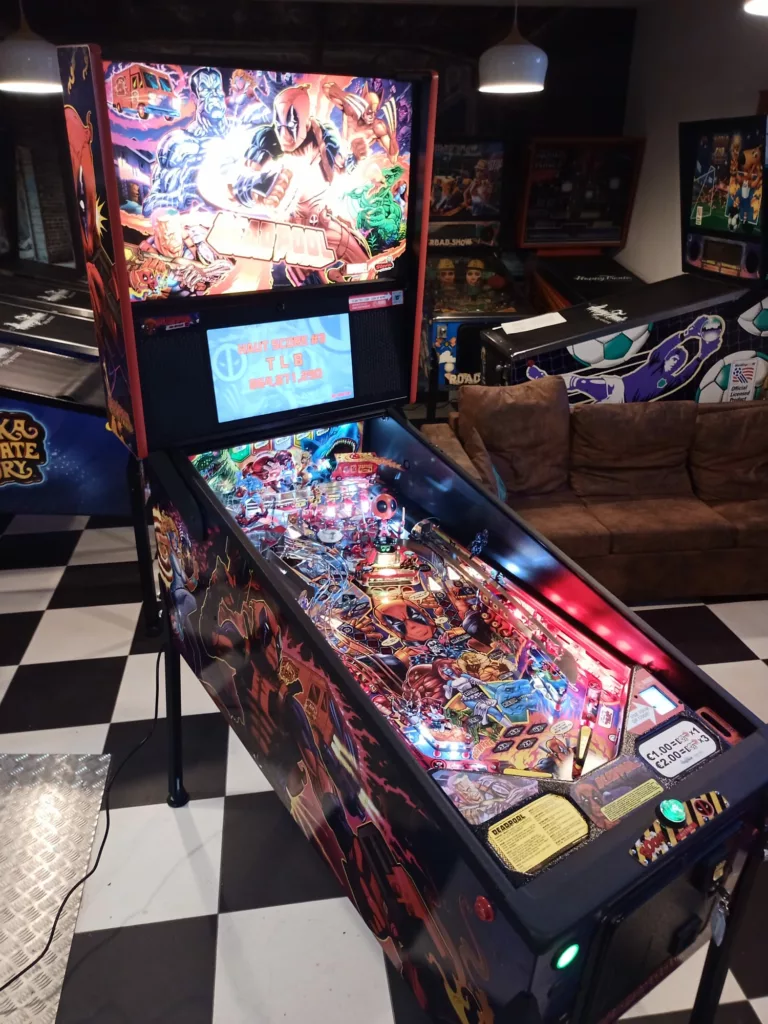 Flipper Stern Dead Pool Pro - 2018 - vue coté -