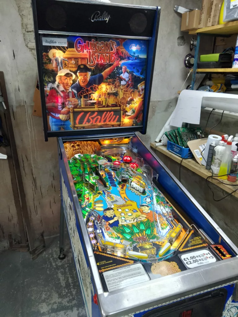 Flipper Bally WPC Gilligan's Island 1991 - vue coté -