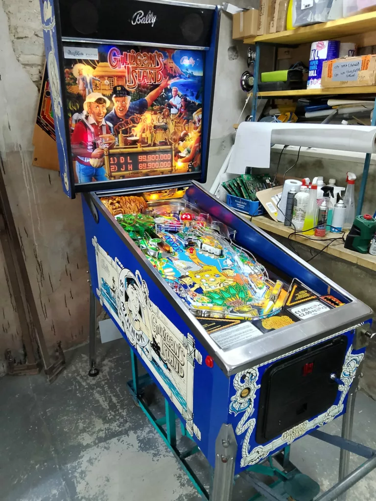 Flipper Bally WPC Gilligan's Island 1991 - vue coté -