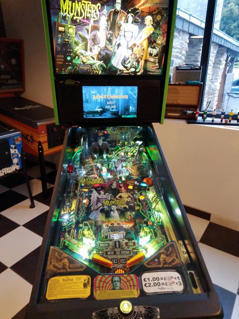 Flipper Stern The Munsters pro - 2020 - vue de face