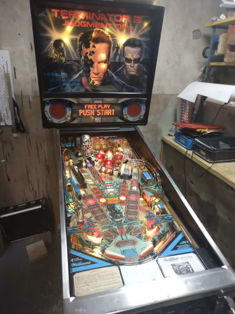 Flipper williams terminator 2 -1991- vue de coté