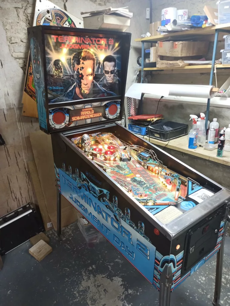 Flipper williams terminator 2 -1991- vue de coté