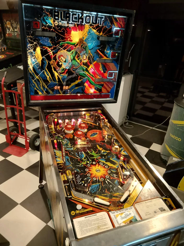 Flipper williams blackout 1980-vue de face-