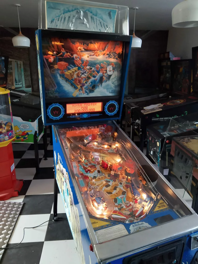 Flipper williams whiter water 1993- vue de coté-