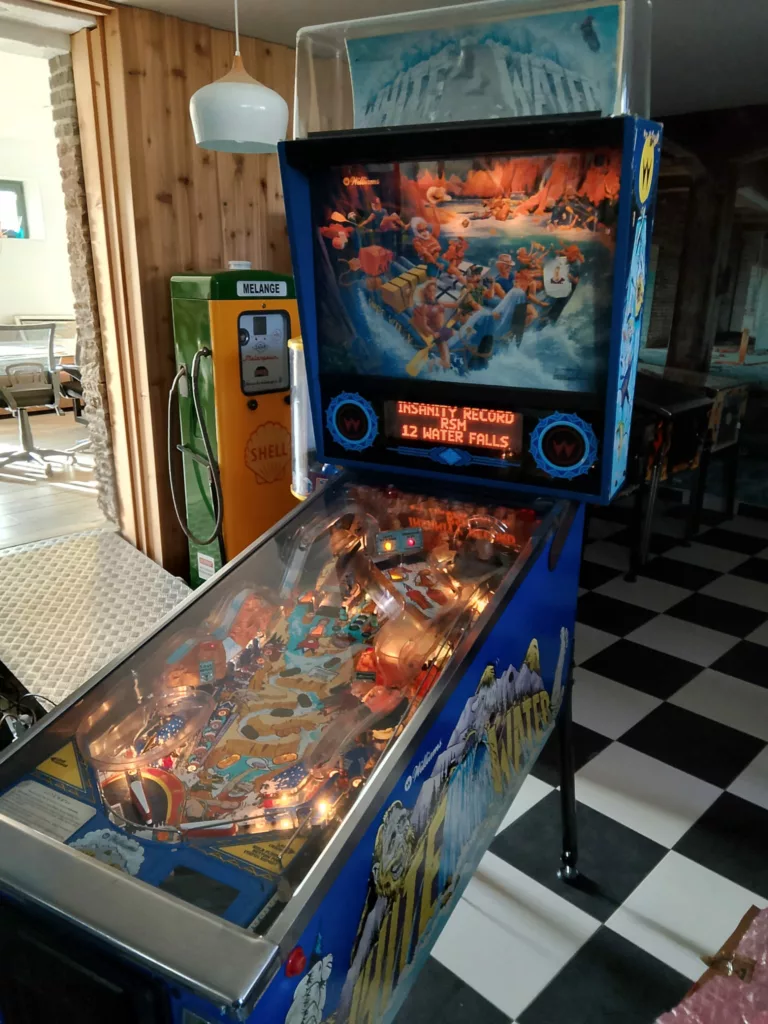 Flipper williams whiter water 1993- vue de coté-