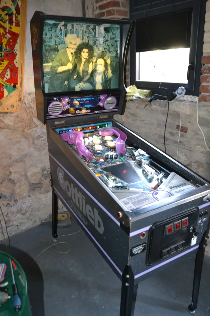 flipper gottllieb genesis 1986 - vue de côté -
