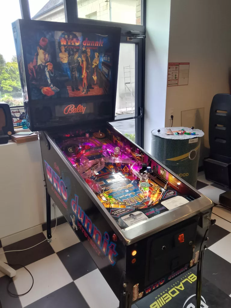 flipper bally who dunnit 1995 - vue de coté -